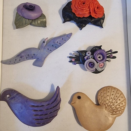 Pins set of 6 like new with beautiful designs