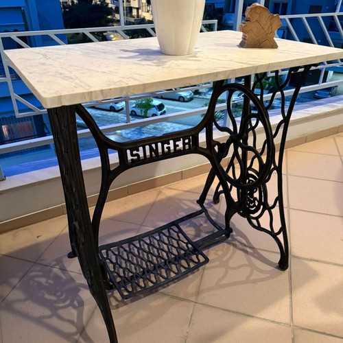 Vintage Singer table with cast iron base like new, industrial style