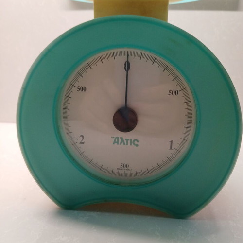 Vintage Altis kitchen scale turquoise plastic, like new, collectible