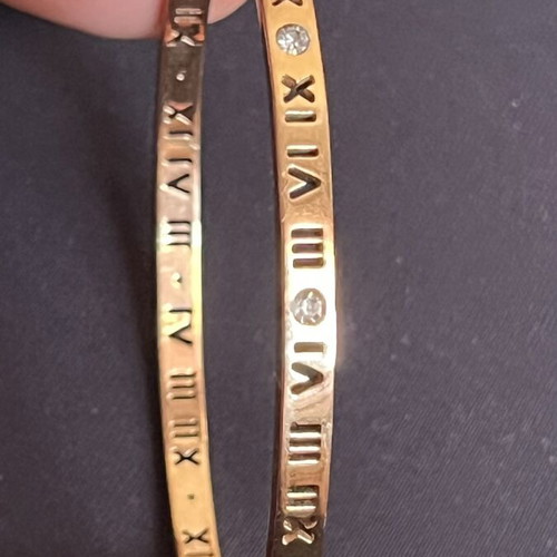 Bracelet used gold-tone stainless steel with Roman numerals and zircon