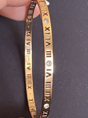 Bracelet used gold-tone stainless steel with Roman numerals and zircon