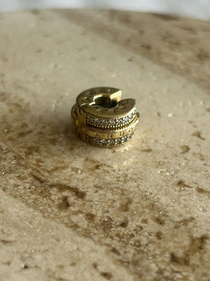 Pandora Sparkling Pavé Lines & Logo Clip like new, 14K gold plated