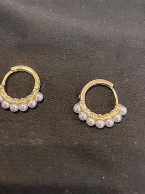 Gold-plated pearl earrings