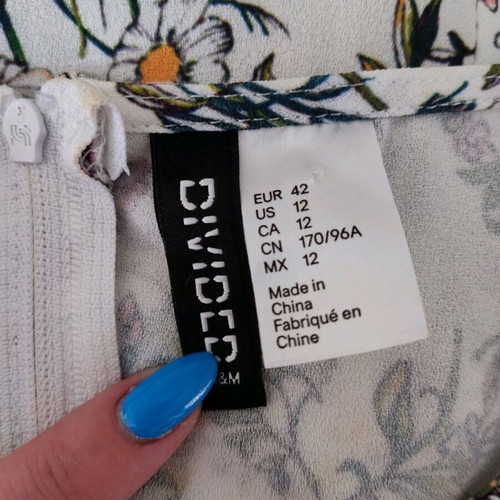 Floral dress white like new, size 42 with side opening
