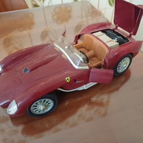 Ferrari 250 Testa Rossa 1958 Die-Cast Model 1:18 New Shell Collezione