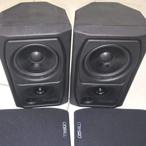 Mission M73 bookshelf speakers like new