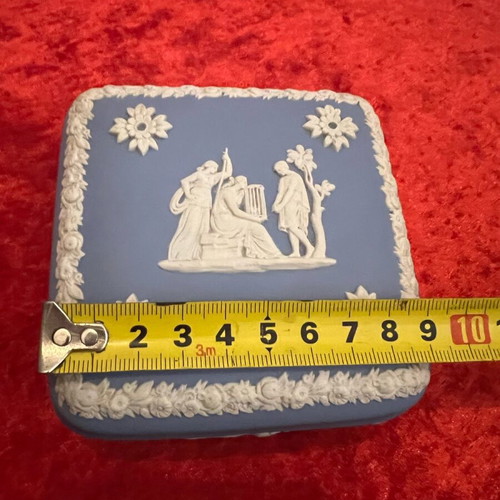 Wedgwood Jasperware porcelain box like new
