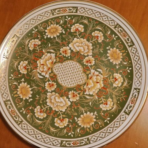 Decorative plate with 24K gold like new with small scratch