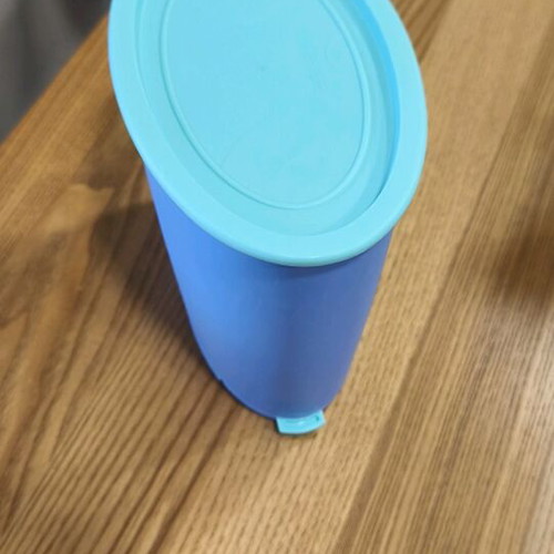 Tupperware storage container 1.6 L like new, purple with green lid
