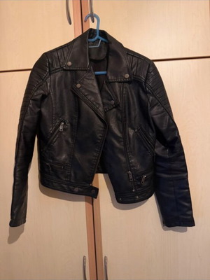 Μπουφάν δερματίνη biker μαύρο σε καλή κατάσταση