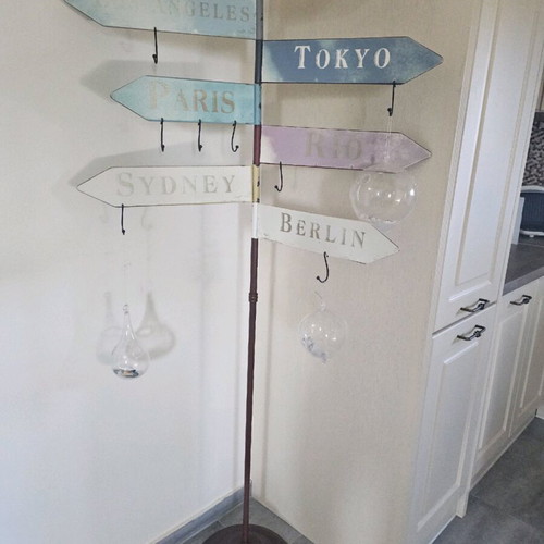 Large decorative signpost with city signs like new, height 1.70 m