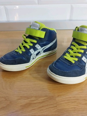 Μποτάκι Asics παιδικό μεταχειρισμένο No 28.5 μπλε-κίτρινο