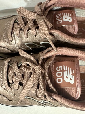 New Balance women's sneaker used, pink metallic, size 37