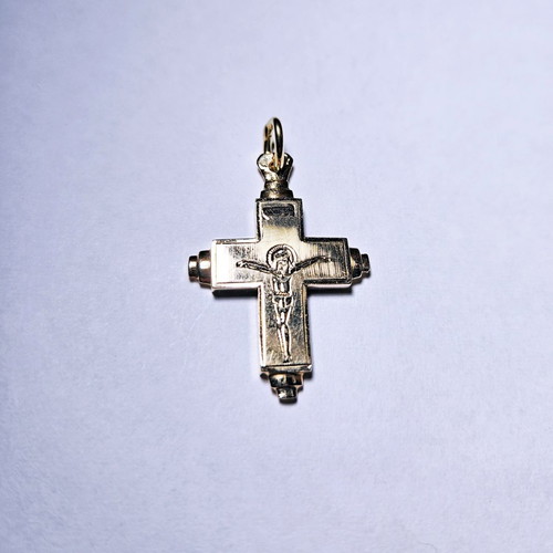 Gold cross 14K used, 4.08g, size 3.5x2.2cm