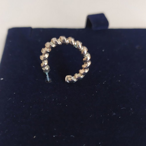 Earring used, single piece