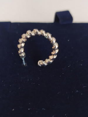 Earring used, single piece