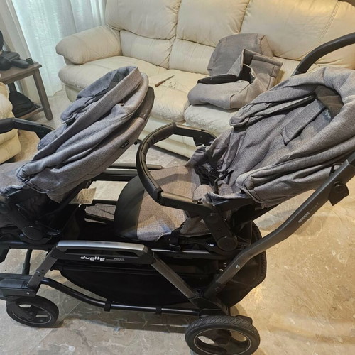 Twin stroller 3 in 1 with car seats like new