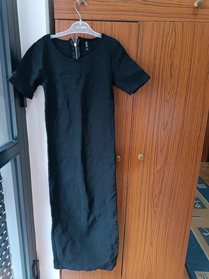 Black elastic Stradivarius dress like new, size M