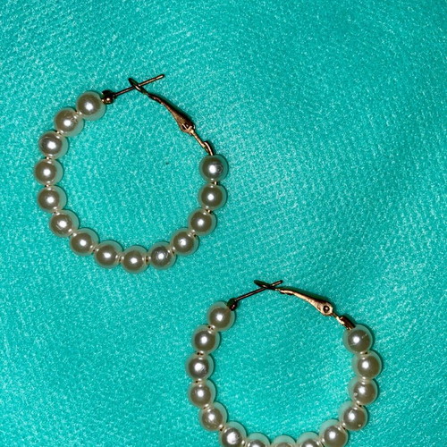 Women's gold hoop earrings with pearls like new