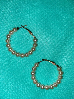 Women's gold hoop earrings with pearls like new