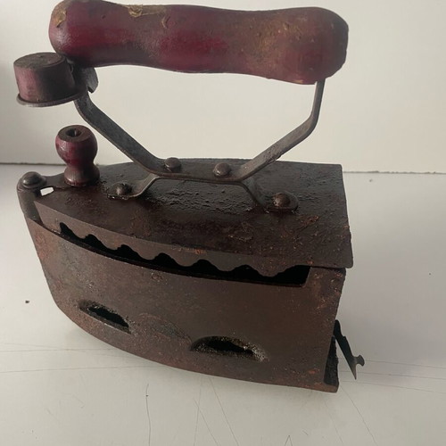 Charcoal iron used from 1968 with placement grate