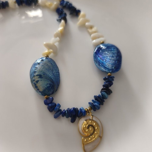 Necklace with shells and steel pendant, new, blue
