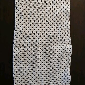 Handmade knitted table runner like new, white 100×23