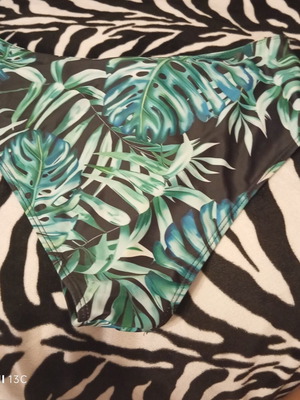 Bikini bottom like new, size M, black and green