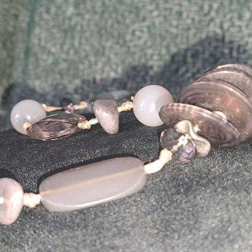 Necklace used in excellent condition