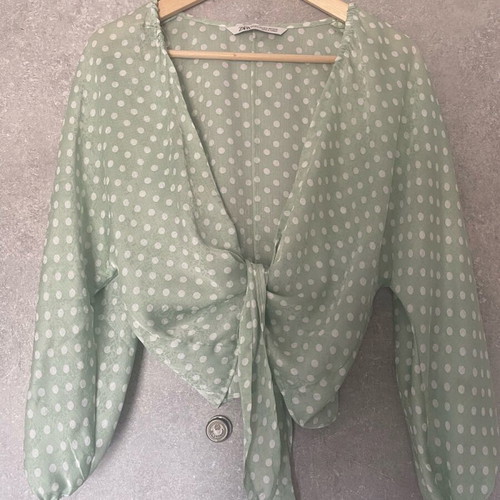 Zara women's pistachio shirt without buttons like new