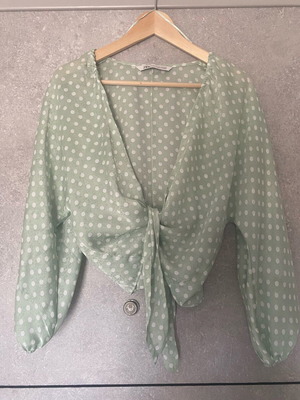 Zara women's pistachio shirt without buttons like new