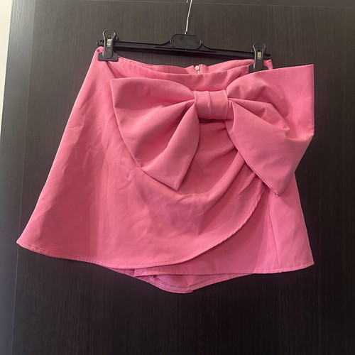 Lumina shorts with bow that looks like a skirt, new, size M, pink