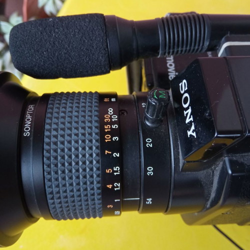 Βίντεο-κάμερα Sony BMC 100P μεταχειρισμένη με αξεσουάρ δεκαετίας '80