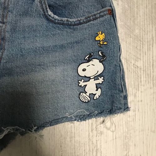 Levi’s shorts with Snoopy size 24