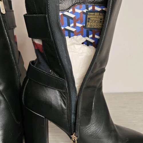 Tommy Hilfiger black leather boots like new