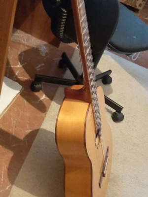 Classical guitar flamenco Ortega R170F like new with gig bag
