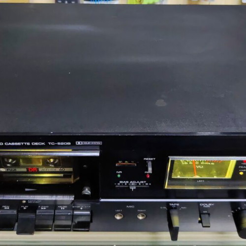 Yamaha TC-520B cassette player used, fully functional with minor marks