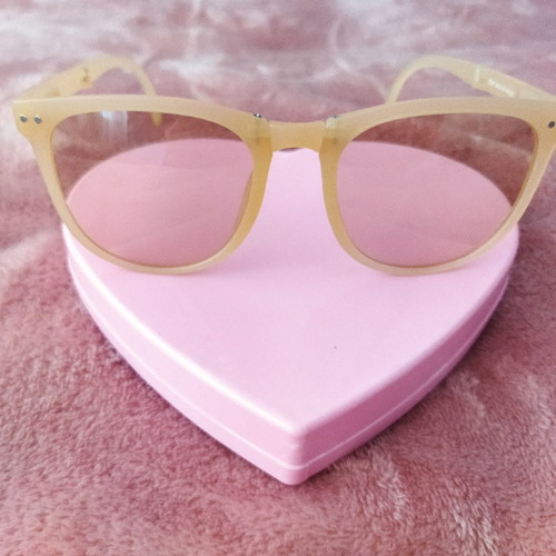 Foldable sunglasses new with original design and various colors