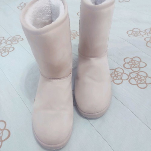 Boots size 37 beige in very good condition with box