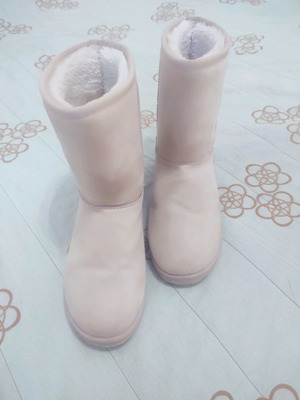 Boots size 37 beige in very good condition with box