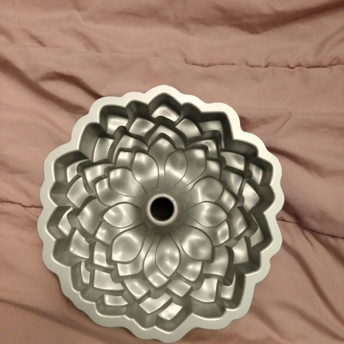 Nordic Ware Blossom Cake Pan 25x10cm Toffee Series, New