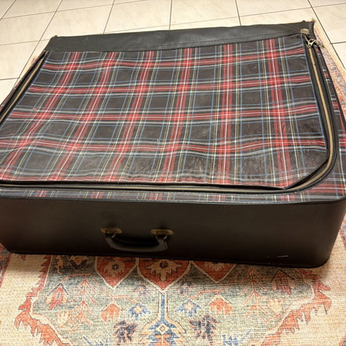 Vintage suitcase used, blue and red, spacious, 75x63x20 cm