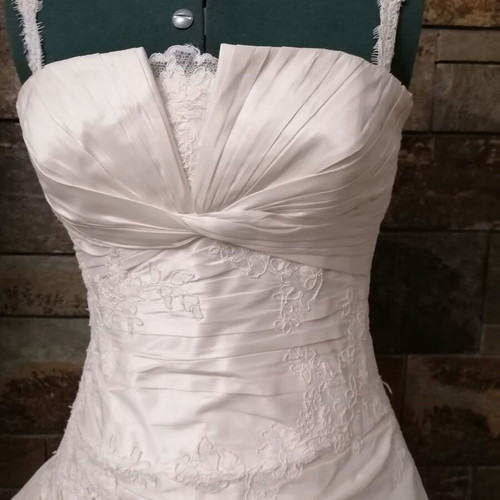 BRIDAL PRONOVIA- BARCELONA model 'Montecarlo', Spanish house, very elegant, white