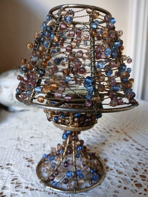 Vintage κηροπήγιο μεταλλικό με χρωματιστές χαντρούλες σαν καινούργιο, 1+1 δώρο