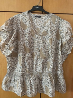 Plus size floral top/blouse Marks & Spencer like new, size 22/50, 100% cotton