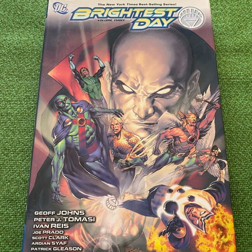 Brightest Day Vol. 3 like new, English comic book