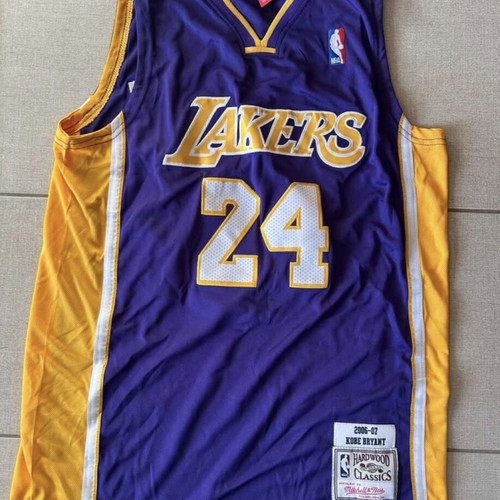 Kobe Bryant 24 Los Angeles Lakers jersey, size Large
