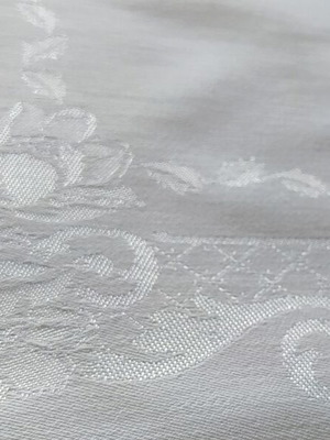 Vintage damask tablecloth set with 6 used napkins