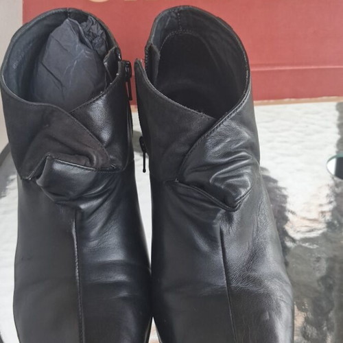 Camper leather ankle boots like new, black