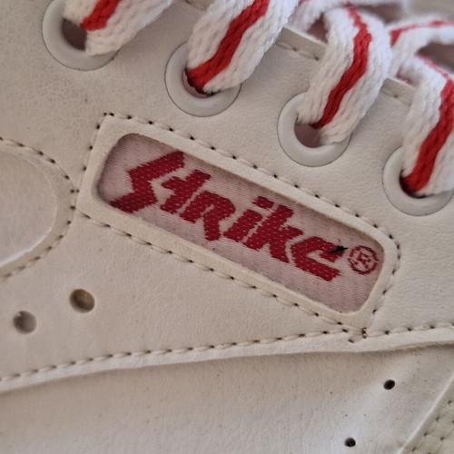 Vintage Strike athletic shoes size 40, new, white